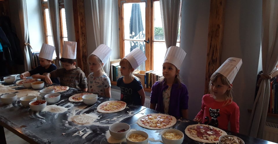 Warsztaty przygotowywania i wypieku pizzy dla Przedszkolaków.
