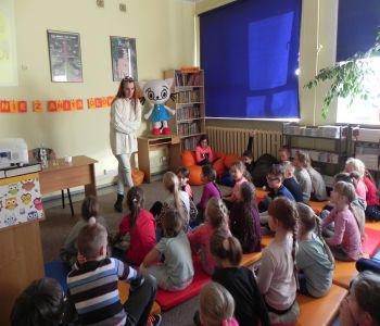 Autorka Kici Koci zagościła w szkolnej bibliotece. Spotkanie z Anitą Głowińską. zdjecie 48