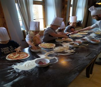 Warsztaty przygotowywania i wypieku pizzy dla Przedszkolaków. zdjecie 24