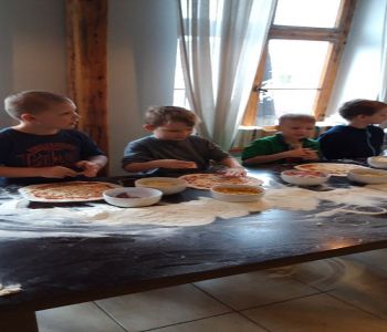 Warsztaty przygotowywania i wypieku pizzy dla Przedszkolaków. zdjecie 8