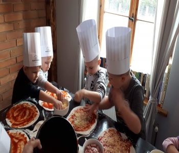 Wycieczka przedszkolaków z okazji Dnia Pizzy. zdjecie 8