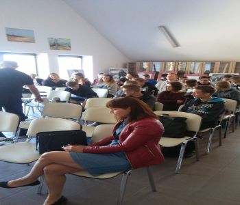 Wizyta klas III gimnazjum w Kopalni Ropy Naftowej i Gazu Ziemnego Żarnowiec zdjecie 1