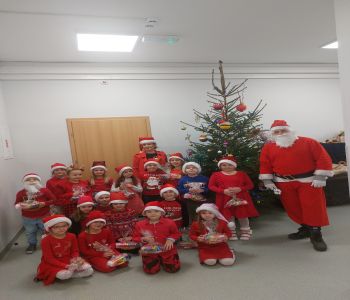 Wizyta św. Mikołaja w naszym przedszkolu. zdjecie 13