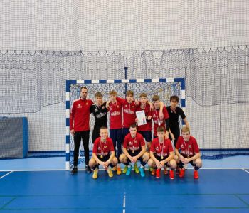 Licealiści z Gniewina Mistrzami Powiatu w Futsalu Chłopców 2024r. zdjecie 3