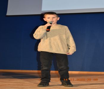 Historia osoby, która dba o zachowanie pamięci o trudnych czasach i bohaterach naszej przeszłości. 10