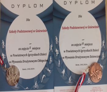 Uczniowie naszej szkoły  z medalami w Powiatowych Igrzyskach Dzieci  w Pływaniu Drużynowym. zdjecie 2