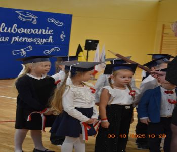 Pasowanie na pierwszoklasistów. zdjecie 7
